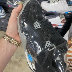 Jordan 4 ‘Black Canvas’ size 8M