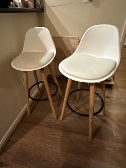 2 Bar Stool Chairs
