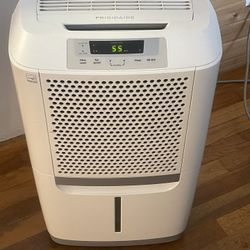 SPECIAL Electrolux Frigidaire FAD704DWD 70 Pt Pint Dehumidifier Energy Star