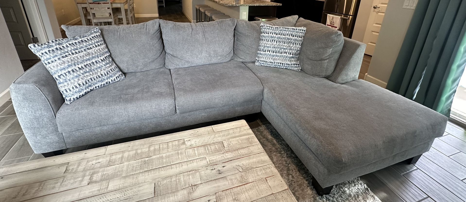 Gray Right Chaise Sectional Sofa Set