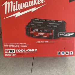 MILWAUKEE M18 Packout Radio+charger 