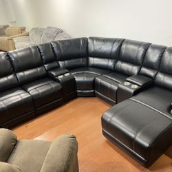 New Power Reclining Sectional W Chaise.  Black Leather.  114”x114”x48”H.  Free Delivery!
