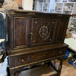 Gorgeous Antique Buffet In Long Island Great Neck 