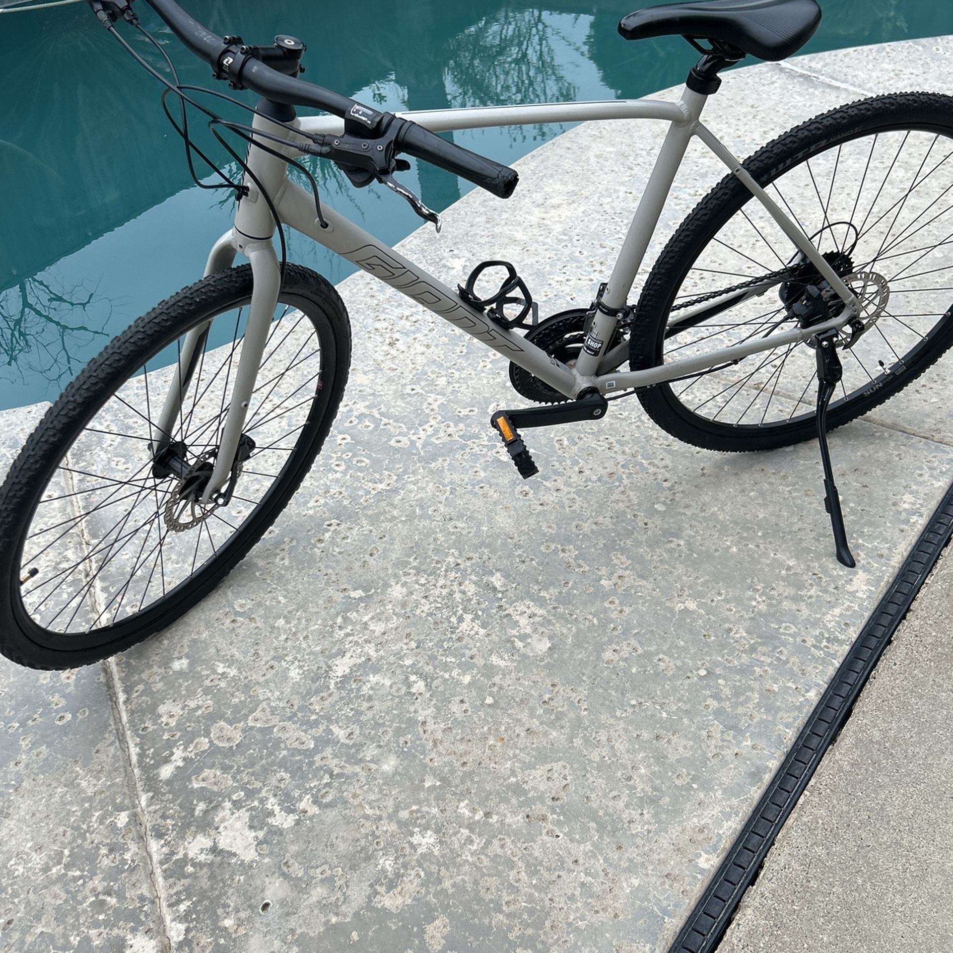 Giant Scape Mountain Bike, Gravel, Like New