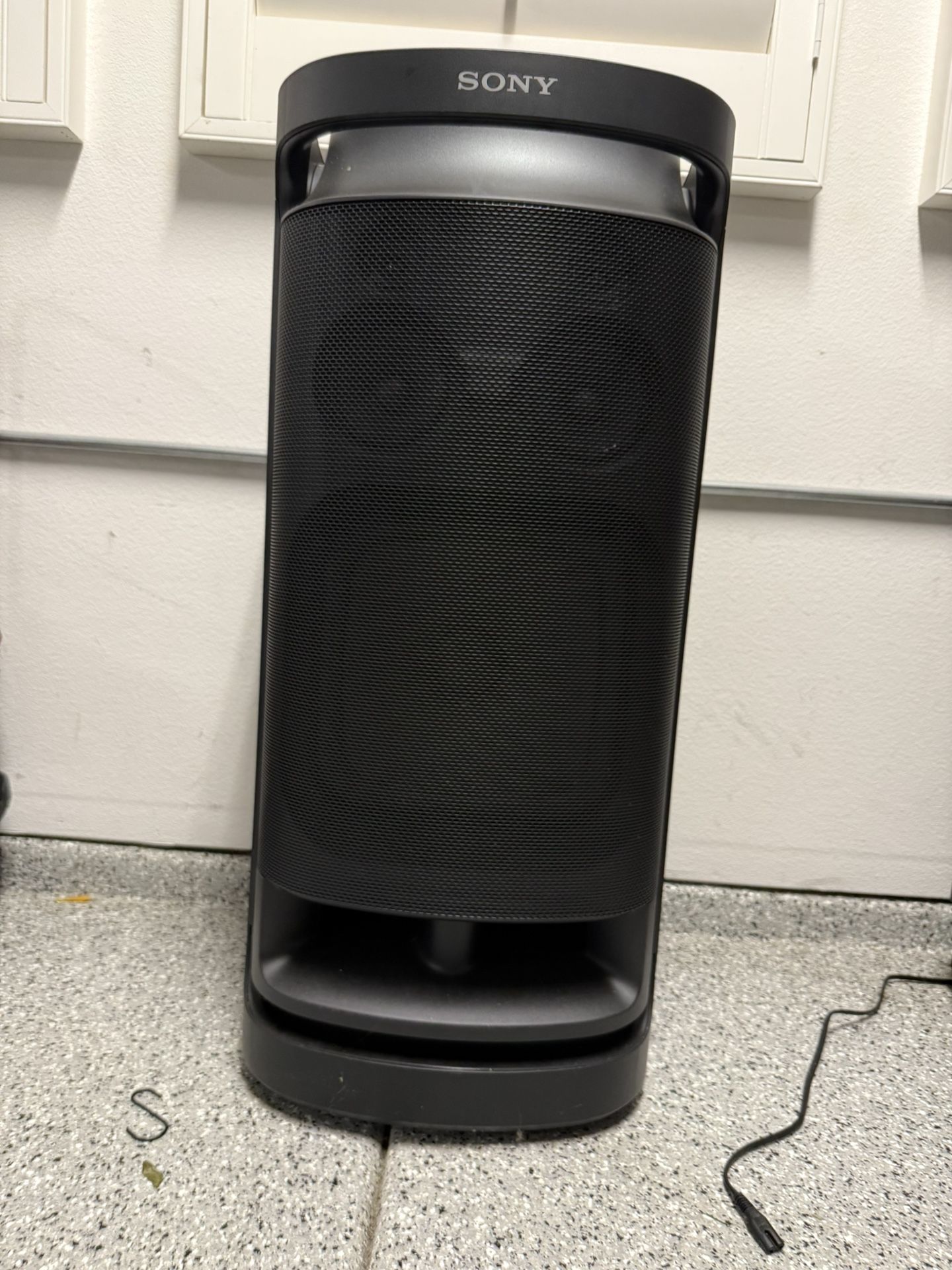 Sony SRS XV900 Wireless Portable Bluetooth Party Speaker With 25 Hr Battery, Built In Handle And Wheels, Omnidirectional Sound And Lights 