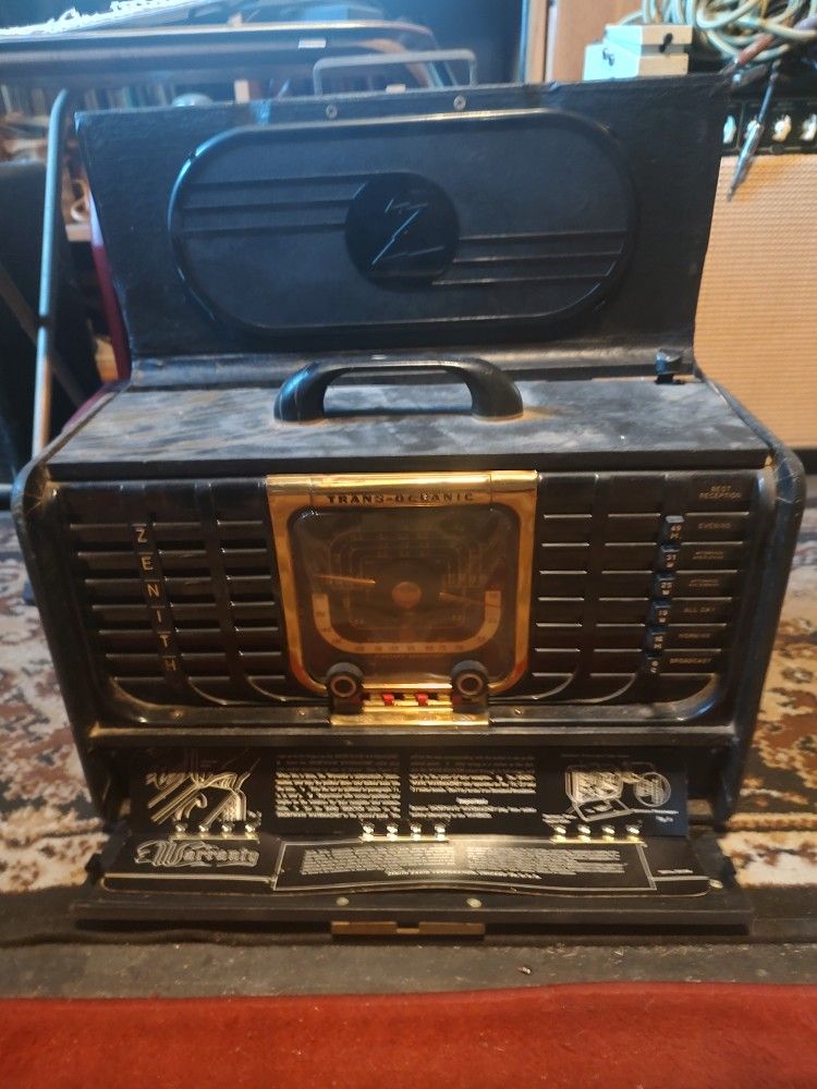 Trans Oceanic Zenith Radio 1940s!