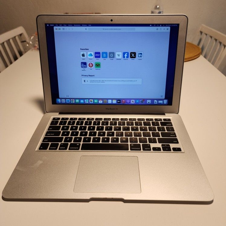 MacBook air 13-inch early 2015
Intel Core i5 1.6 GHz
8GB RAM
121GB flash storage
macOS Monterrey version 12.7. Nothing wrong ** no trades **