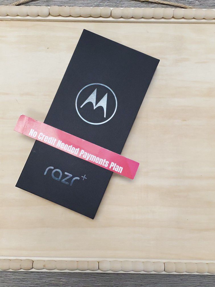 Motorola Razr Plus 5G Brand New - $1 DOWN TODAY, NO CREDIT NEEDED