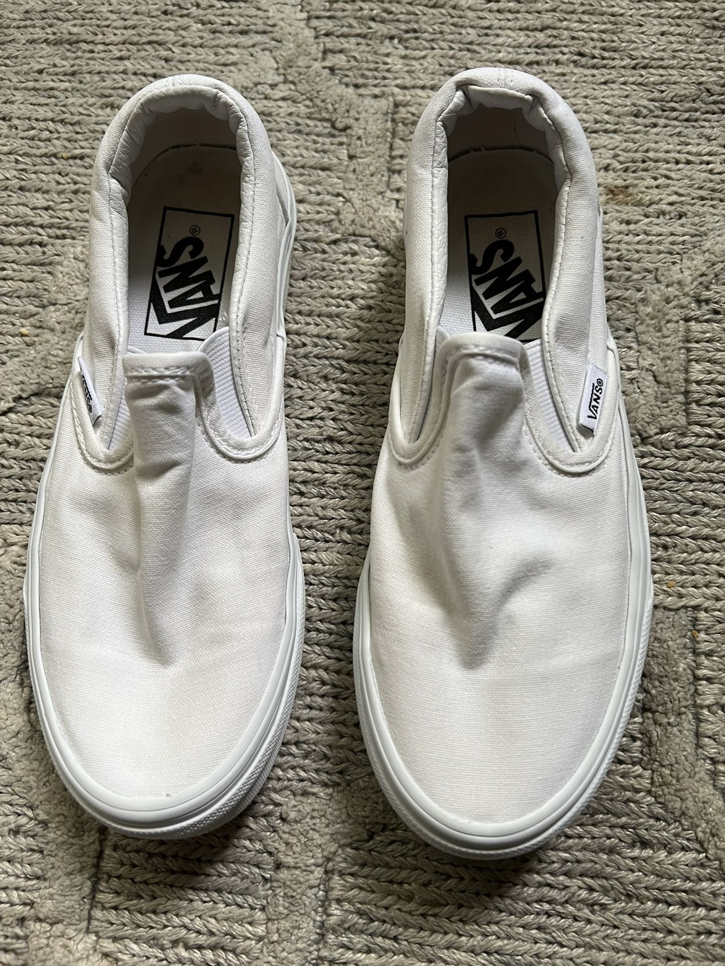 White Slip on Vans  US Men  3.5  US Women 5.0  2.5  UK EUR CM 21.5  34.5  Made in Fabrique  508731  Vietnam 