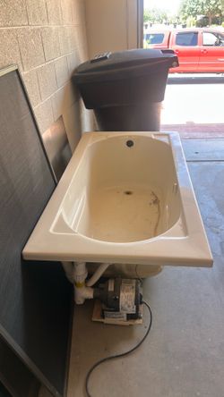 Whirlpool tub excellent shape hardly used
