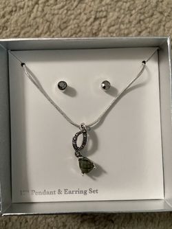 Beautiful gray stone necklace with matching earrings NEW