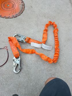 6 ft Shock absorbing lanyard