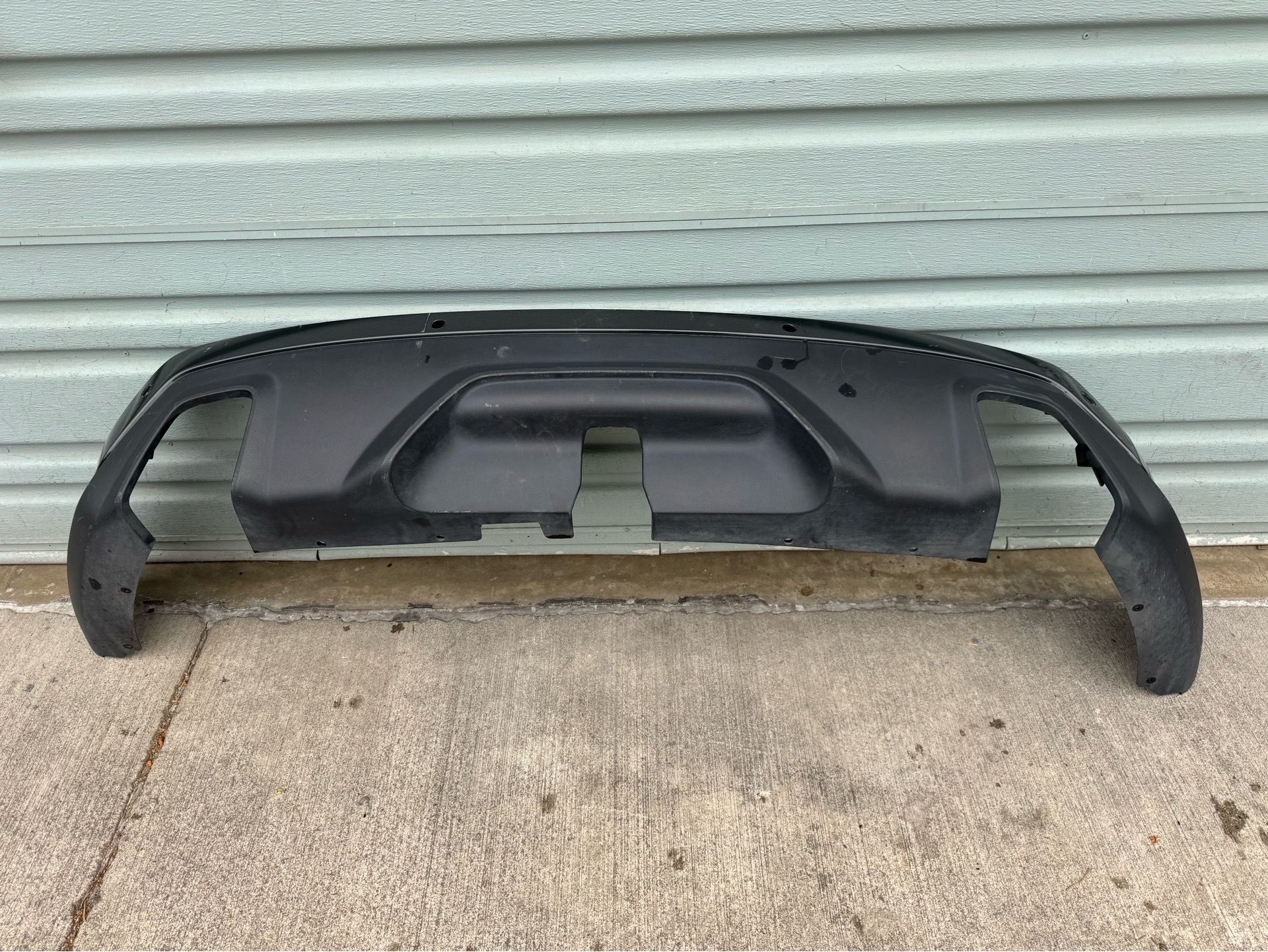 Used has some scratches as is , 2019 TO 2024 FORD EDGE ST REAR LOWER BUMPER