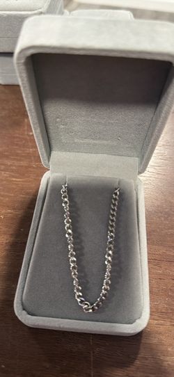 Silver chain necklace