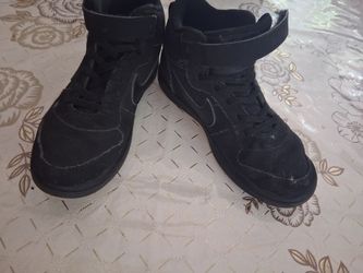 Boy's Nike shoes