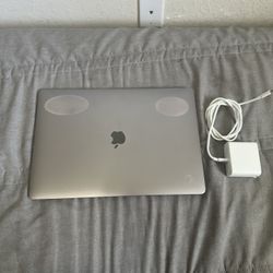 2017 MacBook Pro 15 Inch i7