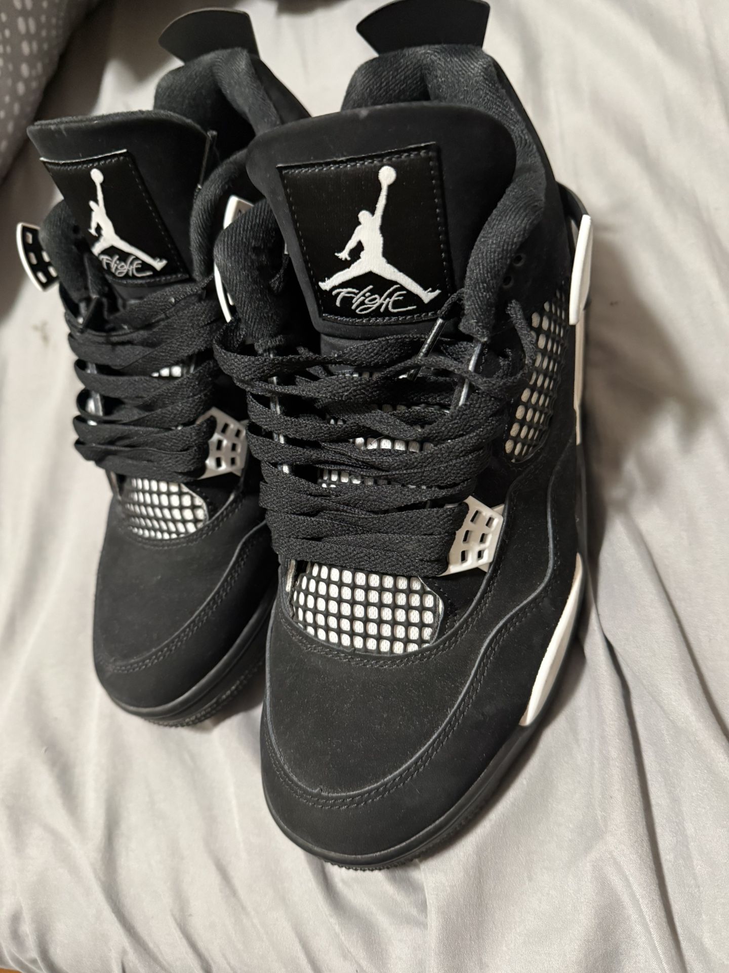 Jordan 4 White Thunder