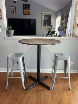 Round Bar Pub Table & 2 Stackable Metal Bar Stools
