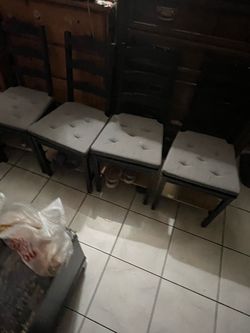 Lot of 4 ikea dining chair with cushions