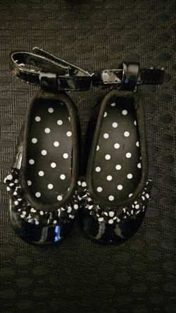 Darling Black Patent Baby Shoes – Elegant & Adorable!