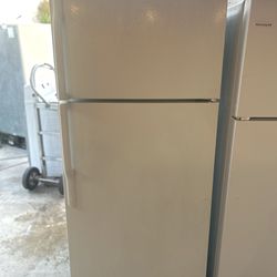 GE Refrigerator 