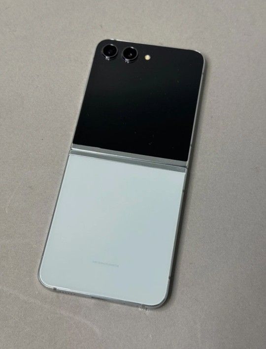 Samsung Galaxy Z Flip 5 Unlocked