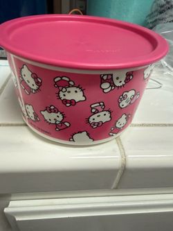 Hello kitty 1/1/2 qt. 1.4L Tupperware