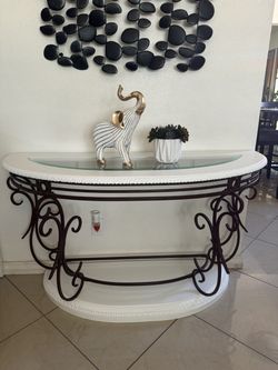 Entry table 53” long 21”wide and 30” high in good condition