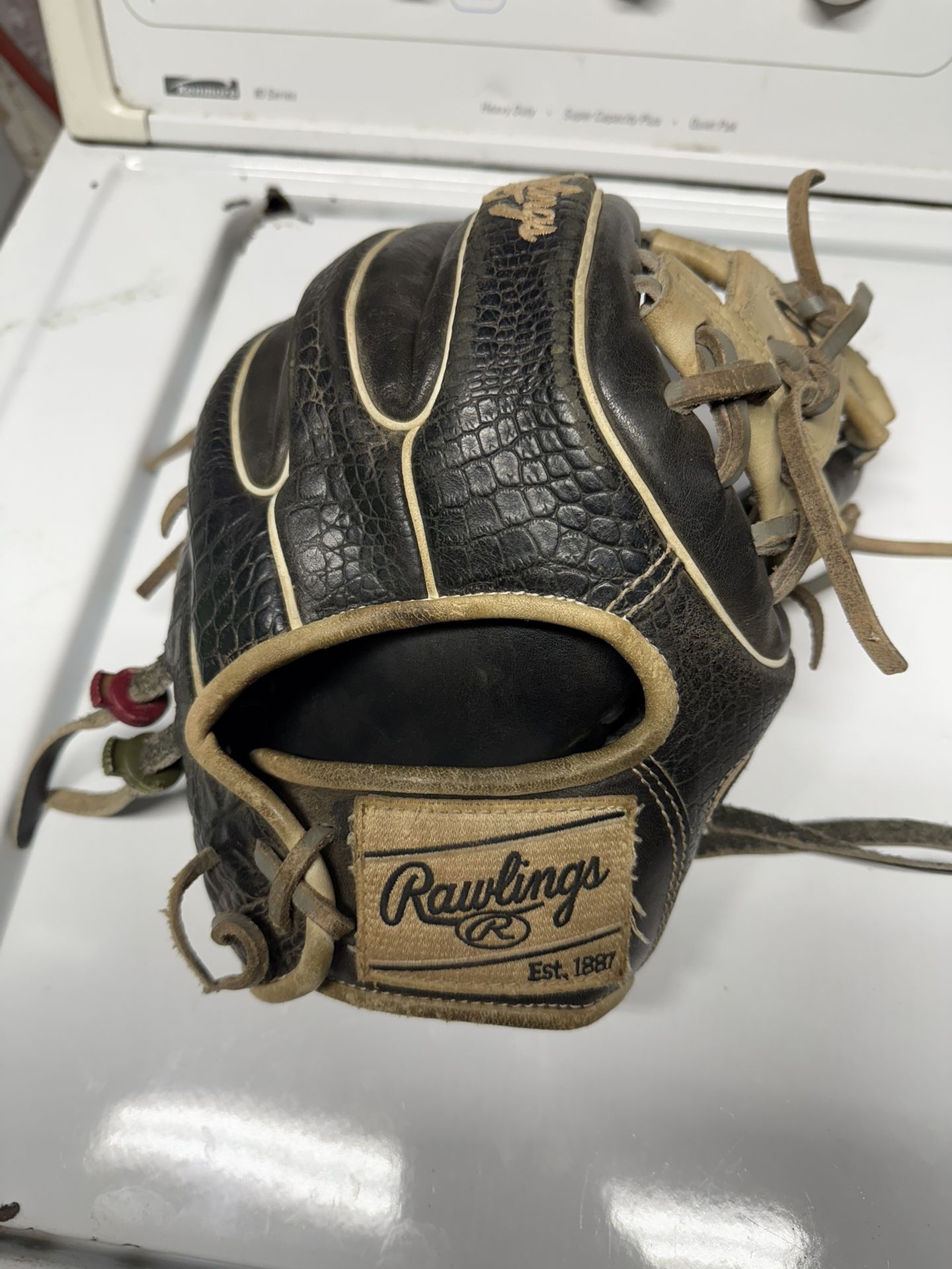 Rawlings Heart Of The Hide Baseball Glove