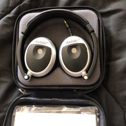 2009 Bose On-Ear Headphones V2 Black / Silver