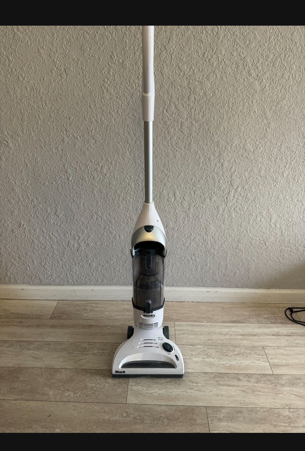 Cordless Shark  Bagless Stick Vacuum for Carpet, Hard Floor and Pet with XL Dust Cup and 2-Speed Brushroll, White/Gr