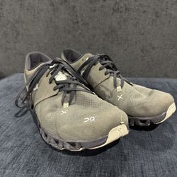 ON - CLOUD X - MENS 9.5 - SHOES