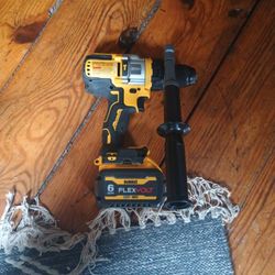 DeWalt Hammer drill W/6amp Flexvolt Battery And Bag