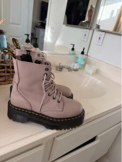 Dr Martens - Taupe - size 7