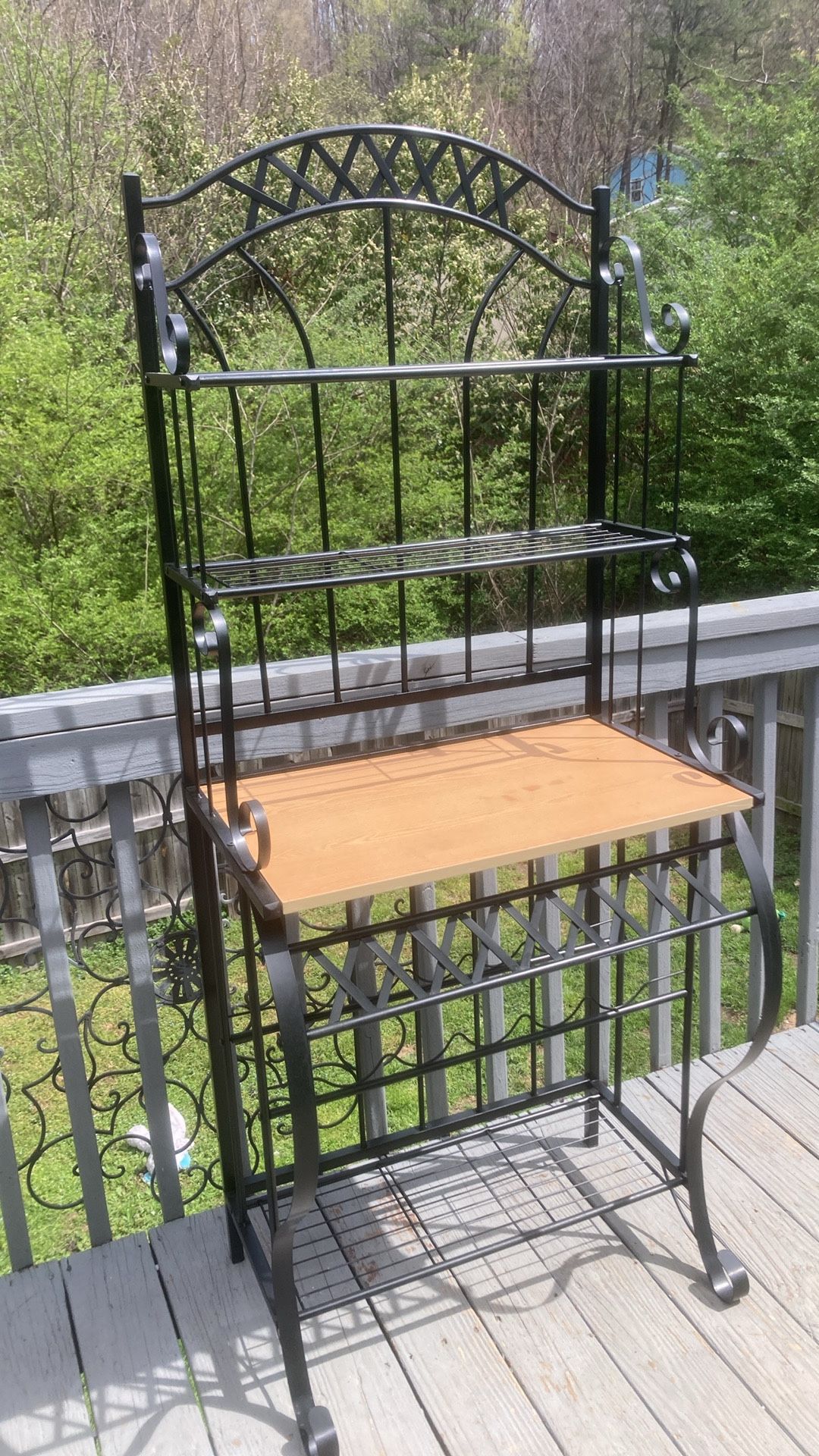 NICE!! Metal Bakers Rack/Plant Stand