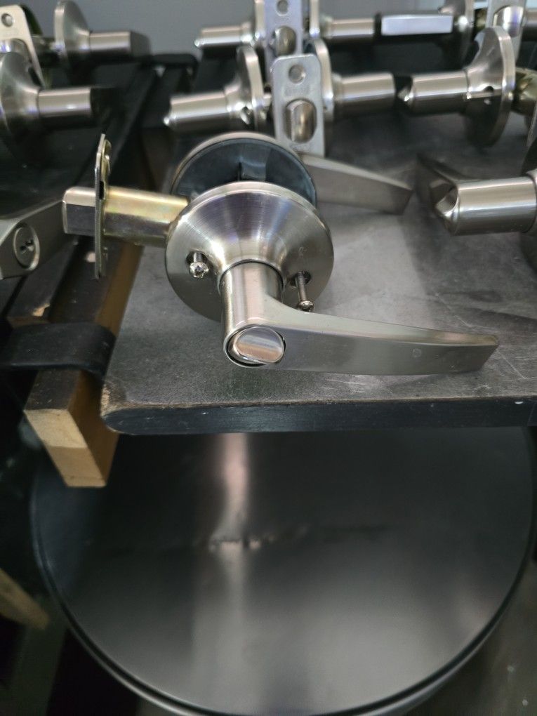 17 Door Handle Sets, complete with all SS Hinges, screws and latch plates