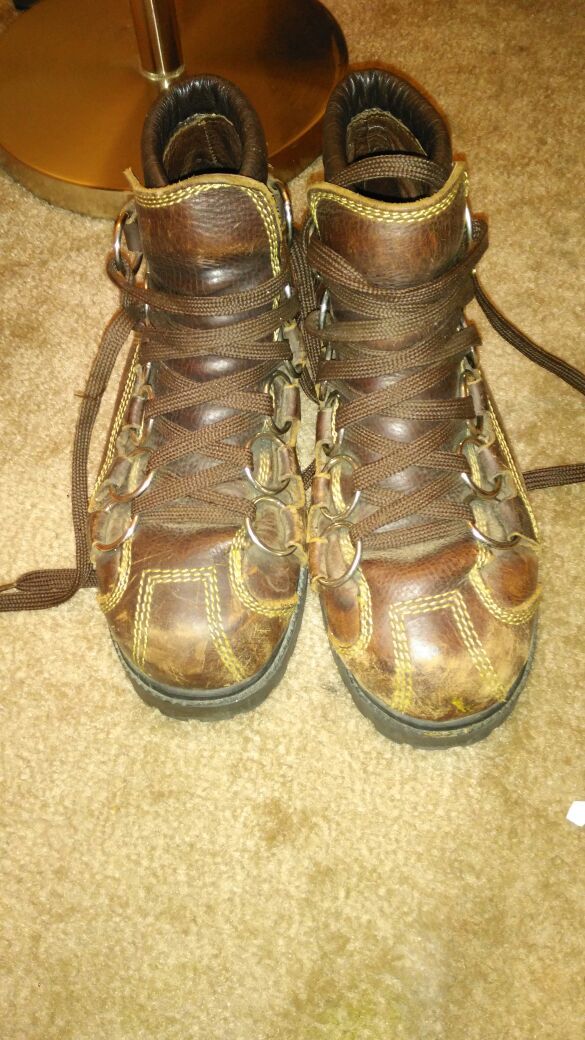 GBX 6 ring brown leather boots