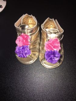 Baby girl sandals size 6-9 months
