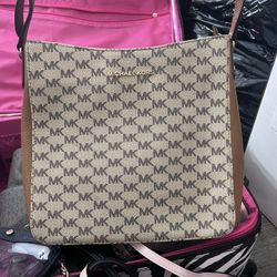 MK Purse Like New 