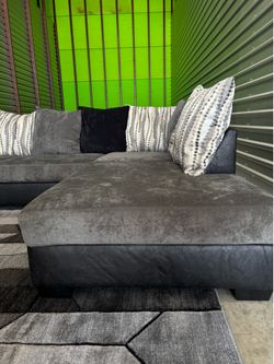 Ashley furniture sectional sofa couch (DELIVERY AVAILABLE)