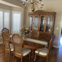 Thomasviile Dining Room Set 