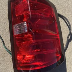 2014 - 2019 Oem Chevrolet Silverado Passenger Side Tail Light