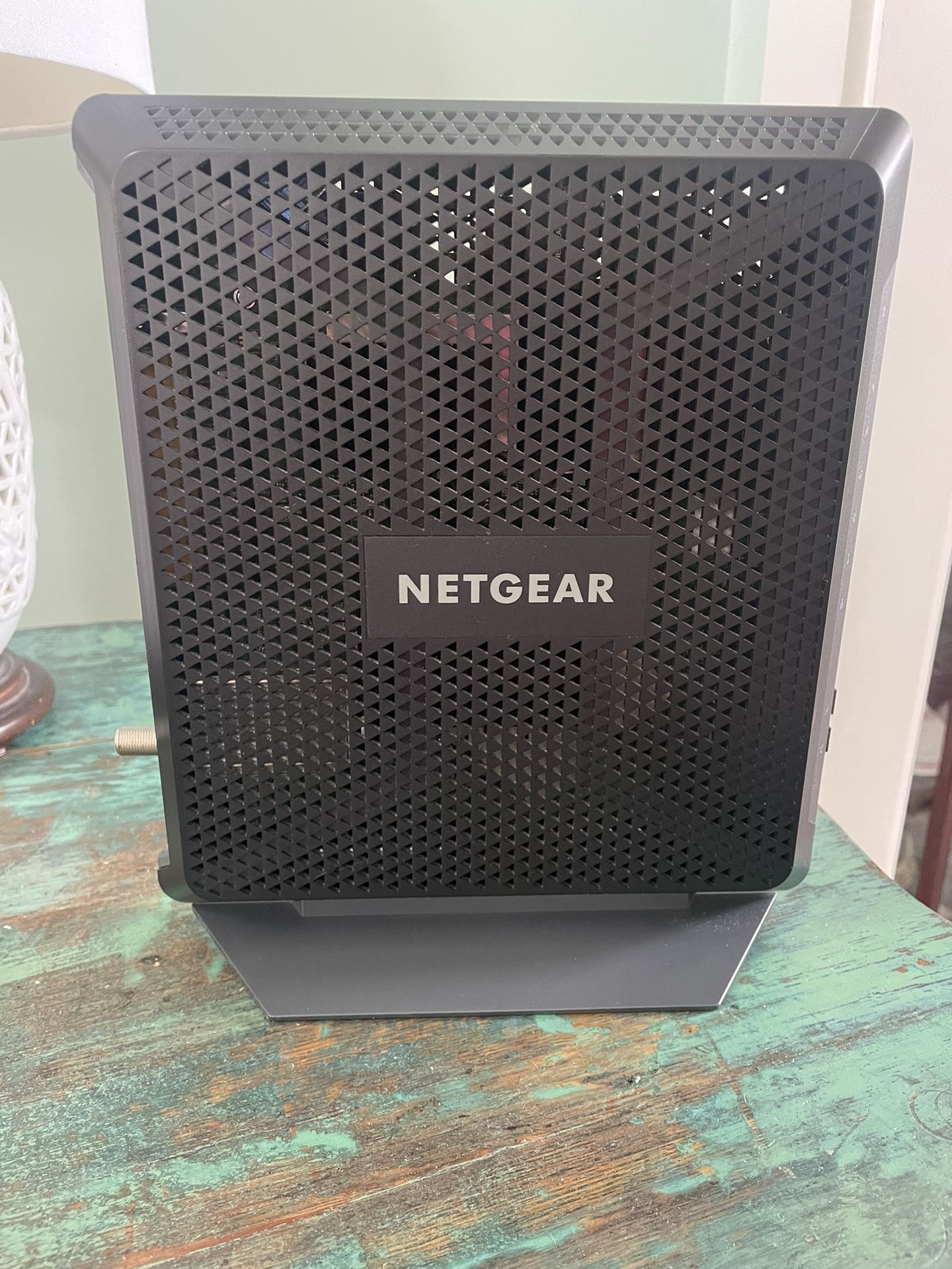 Net gear AC 1900 WI-FI Cable Modem Router C7000 V2