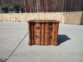 vintage Heritage wooden 2 drawer nightstand needs work!