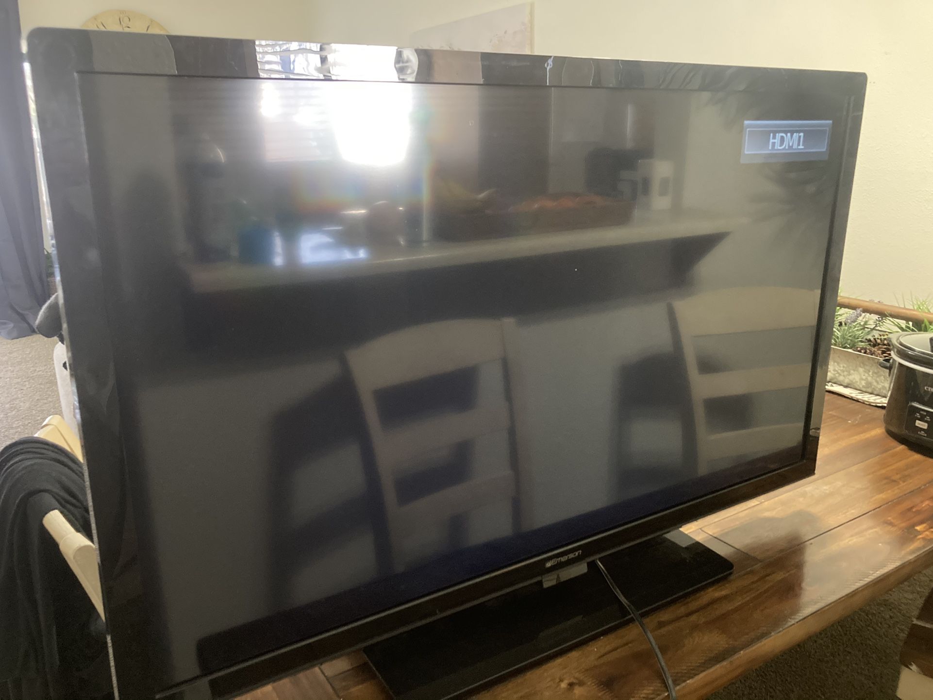 47 Inch Emerson Tv