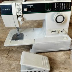 Vintage Singer Limited Edition 7033 Sewing Machine W Foot Pedal & Extras-Mint Condition