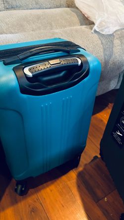Travelers Club Hardside  Spinner Luggage