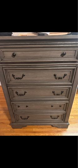 Drawer tall Dresser