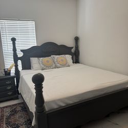 King Size Bedroom Set! 