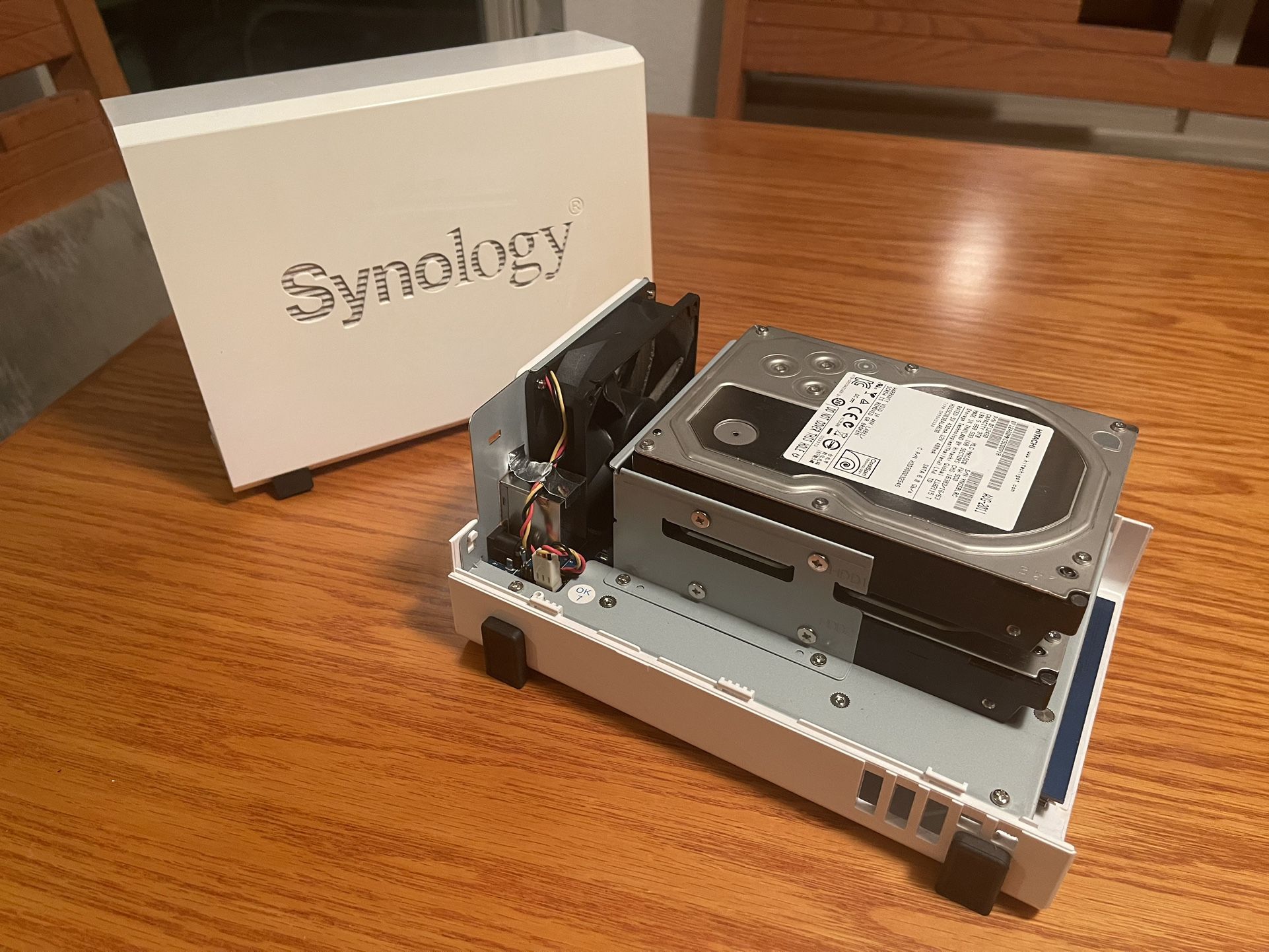 Synology NAS DiskStation DS212j w/6TB (2x3TB) Hitachi HDDs